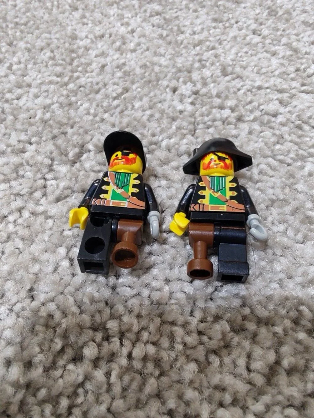 LEGO Vintage Minifigure Lot Studios Pirates Hagrid Skeleton Bunker Props Parts